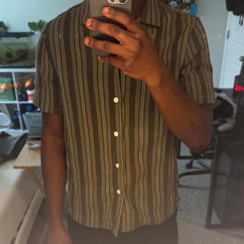 No Boundaries Men's Casual Olive Striped Shirt